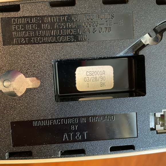 Vintage AT&T Slim Line Push Button Cream Corded Landline Phone - Picture 4 of 4